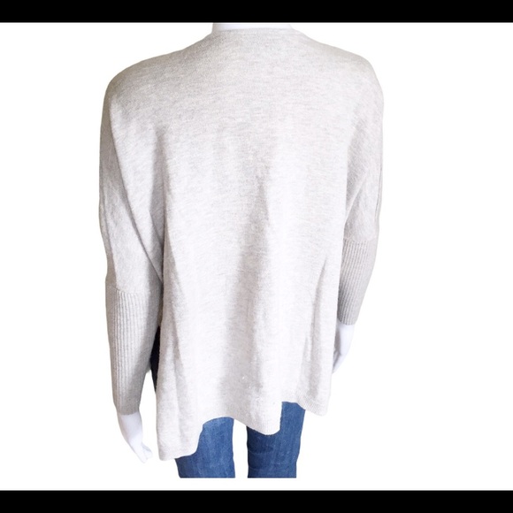 ARITZIA BABATON Baylor Sweater With Long Sleeves and V Cut Grey Size XXS-Small - Picture 4 of 12